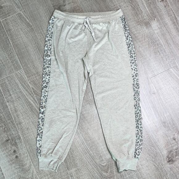 SPLENDID Leopard Print Beige Colorblock Loungewear Pajama Set Women’s - Picture 2 of 11